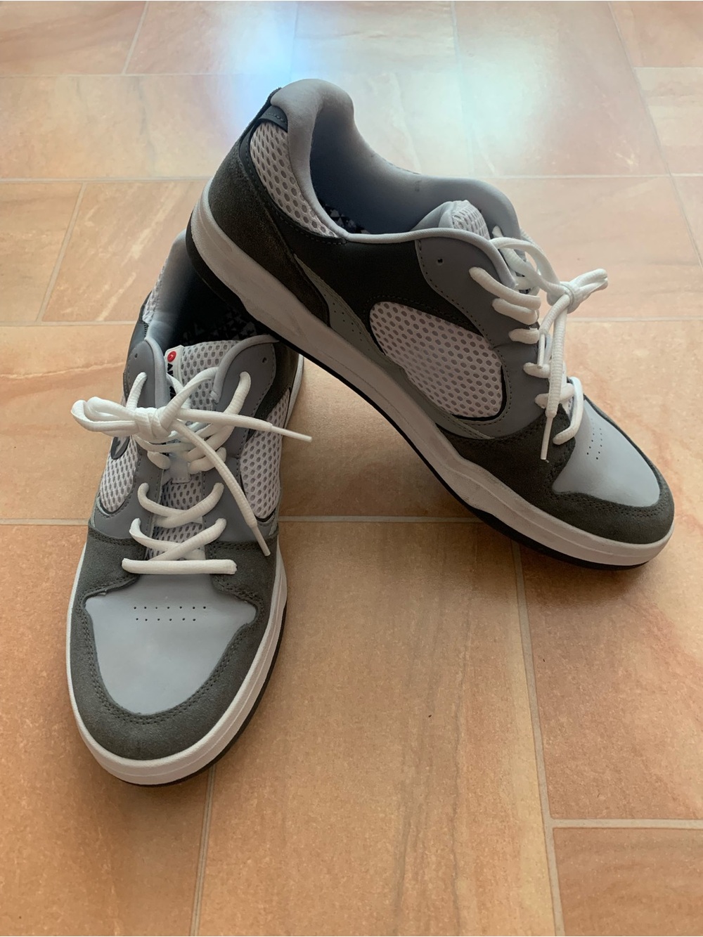 Airwalk Men's Grey & White Aerial Low Lace-Up Sneakers Shoes